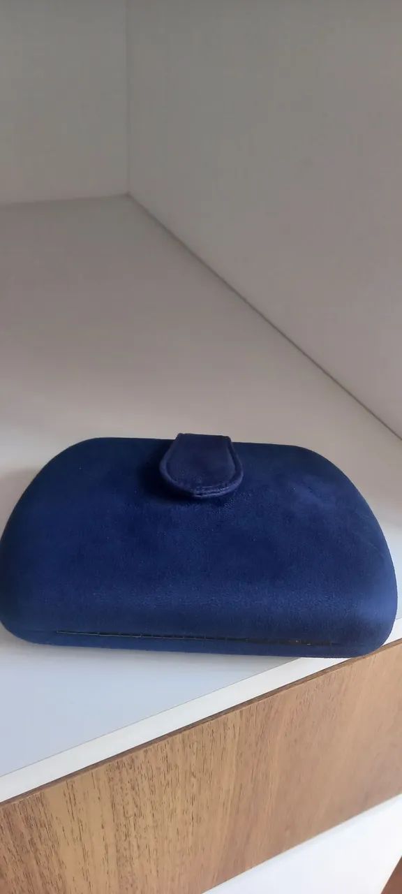 Clutch azul nobuck com corrente.  - Foto 2