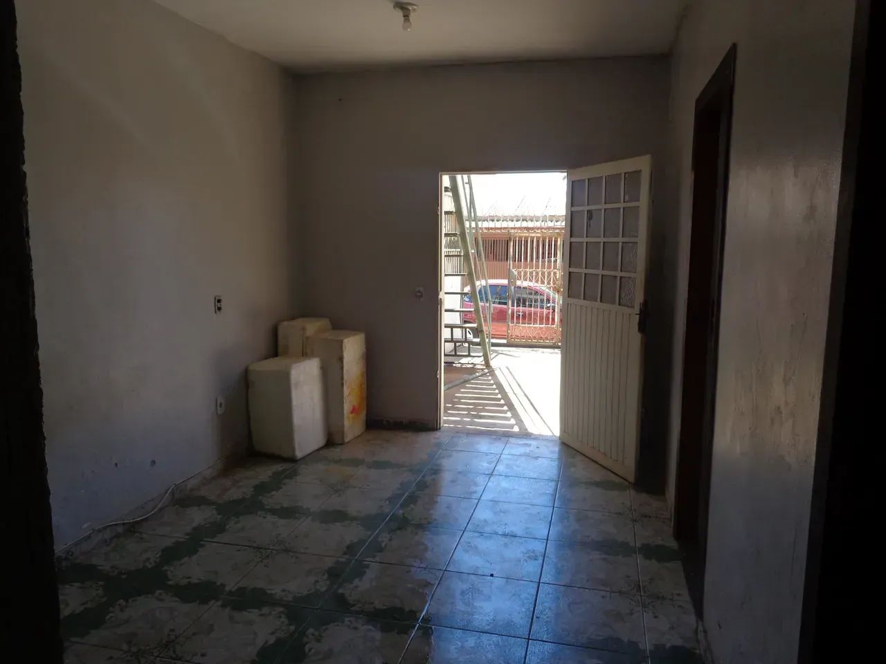 QR 110 Ótimo Apartamento Terreo com 2 Quartos Escriturado Lado Metrô em Samambaia Sul  DF - Foto 6