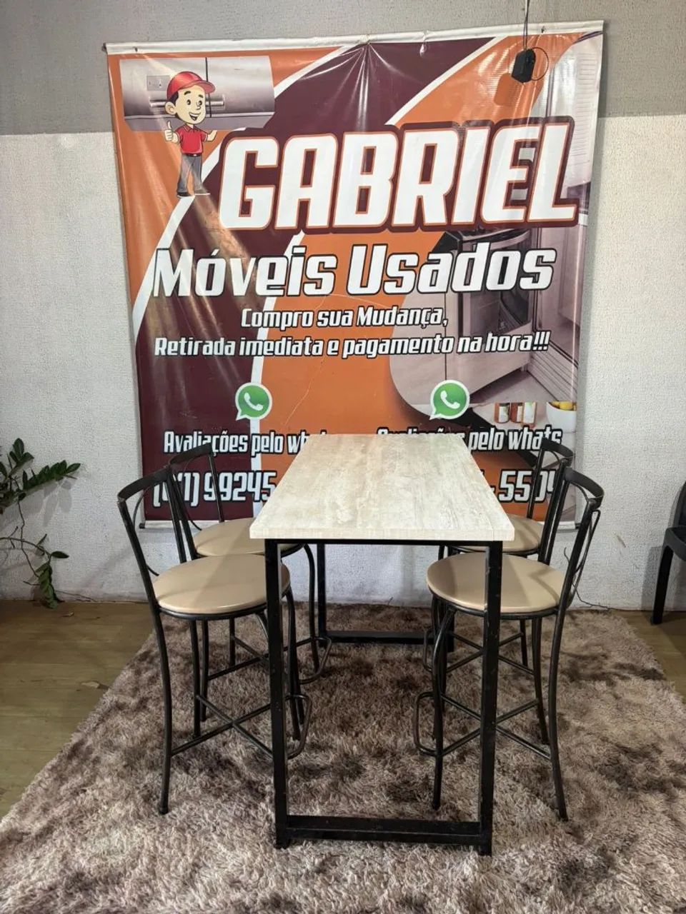 Mesa de ferro com 4 banquetas bem conservada ((ENTREGO GRATIS)) - Foto 5