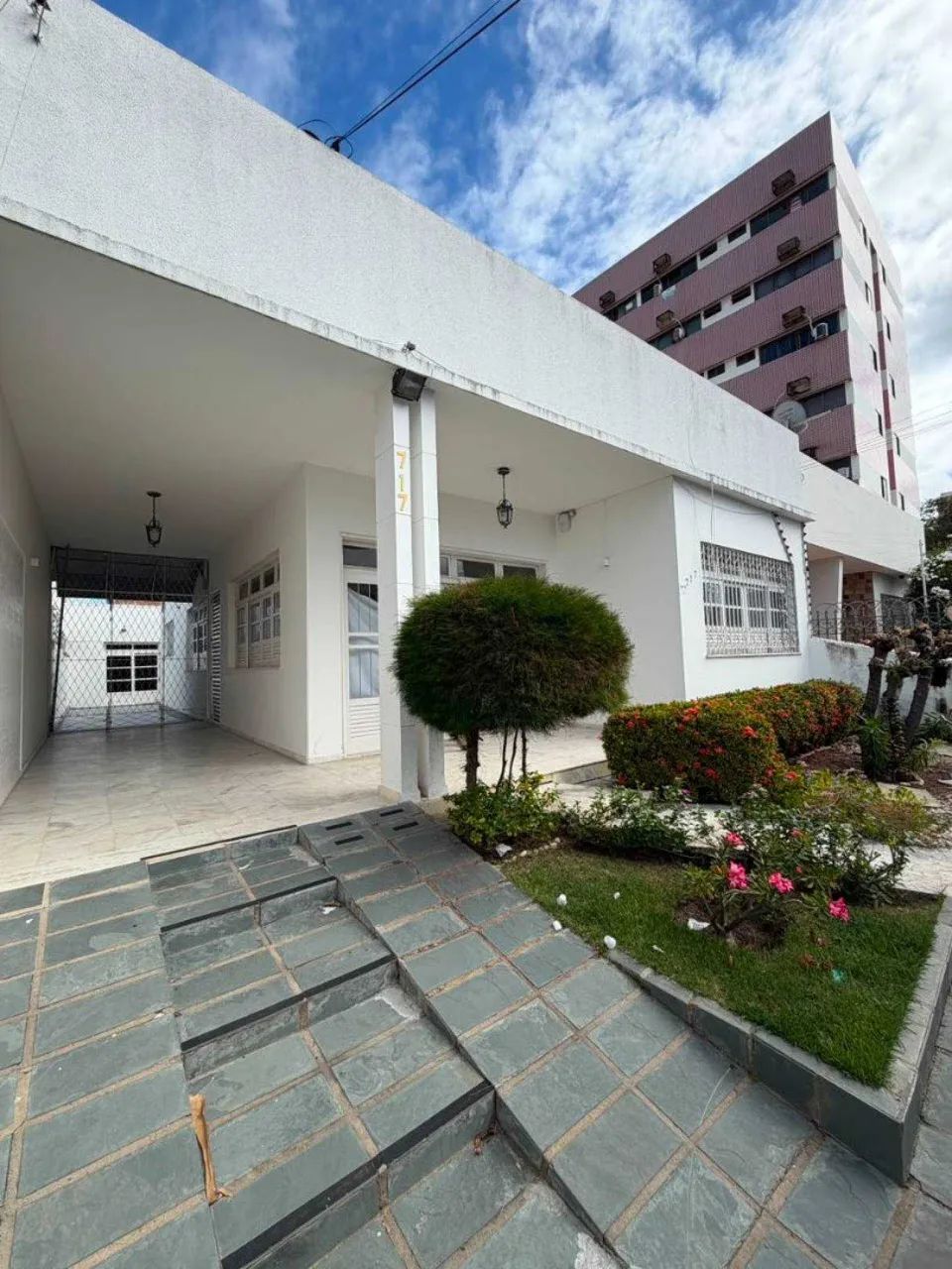 CASA EM RUA PÚBLICA NO CENTRO [3073] - Foto 2