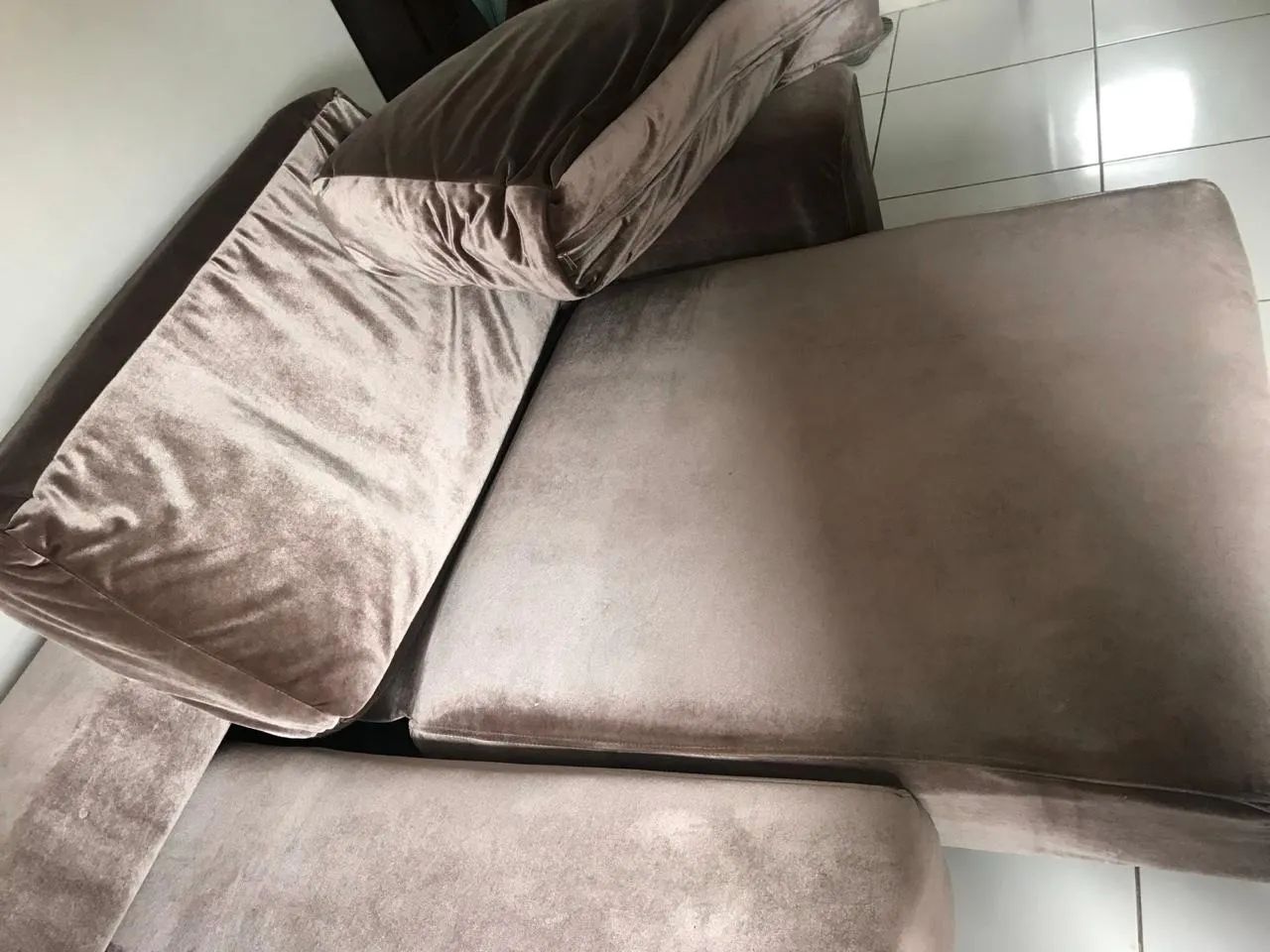 Sofá Retrátil Sofá-Cama LARSOPPING em Veludo - Impecável! - Foto 2
