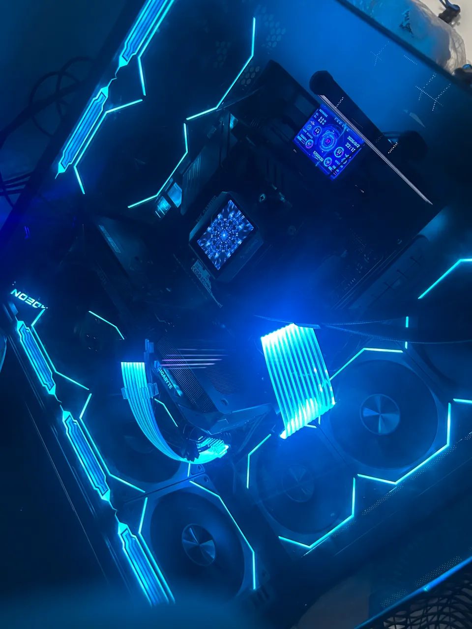 PC GAMER - 5700x3D + 9060XT