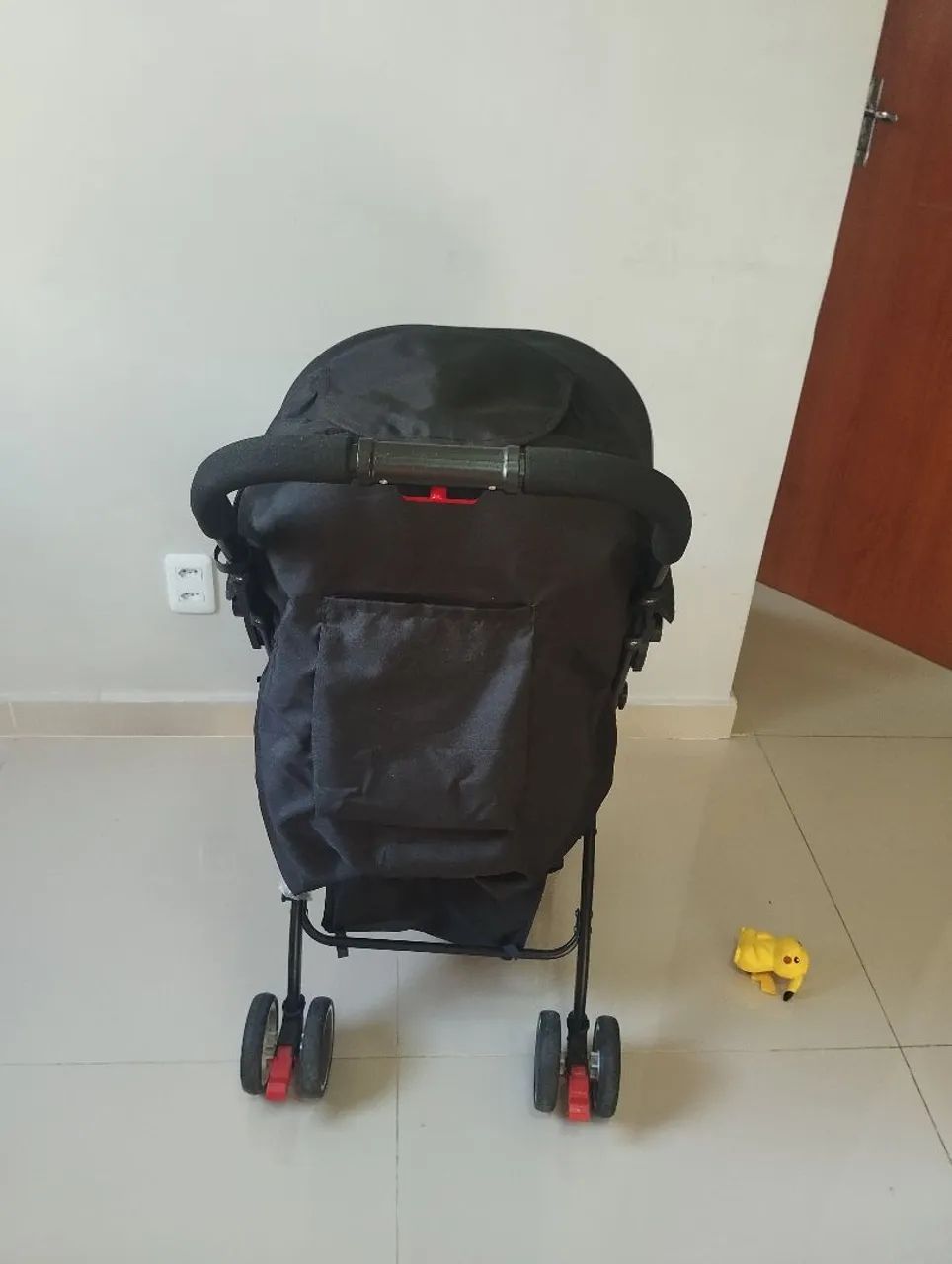 CARRINHO DE PASSEIO obs:barato pq ta sem a rodinha da frente - Foto 4