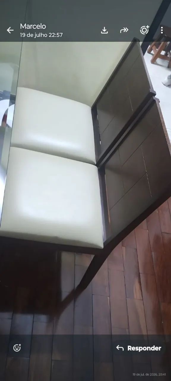 Mesa de vidro com cadeiras de madeira - Foto 4