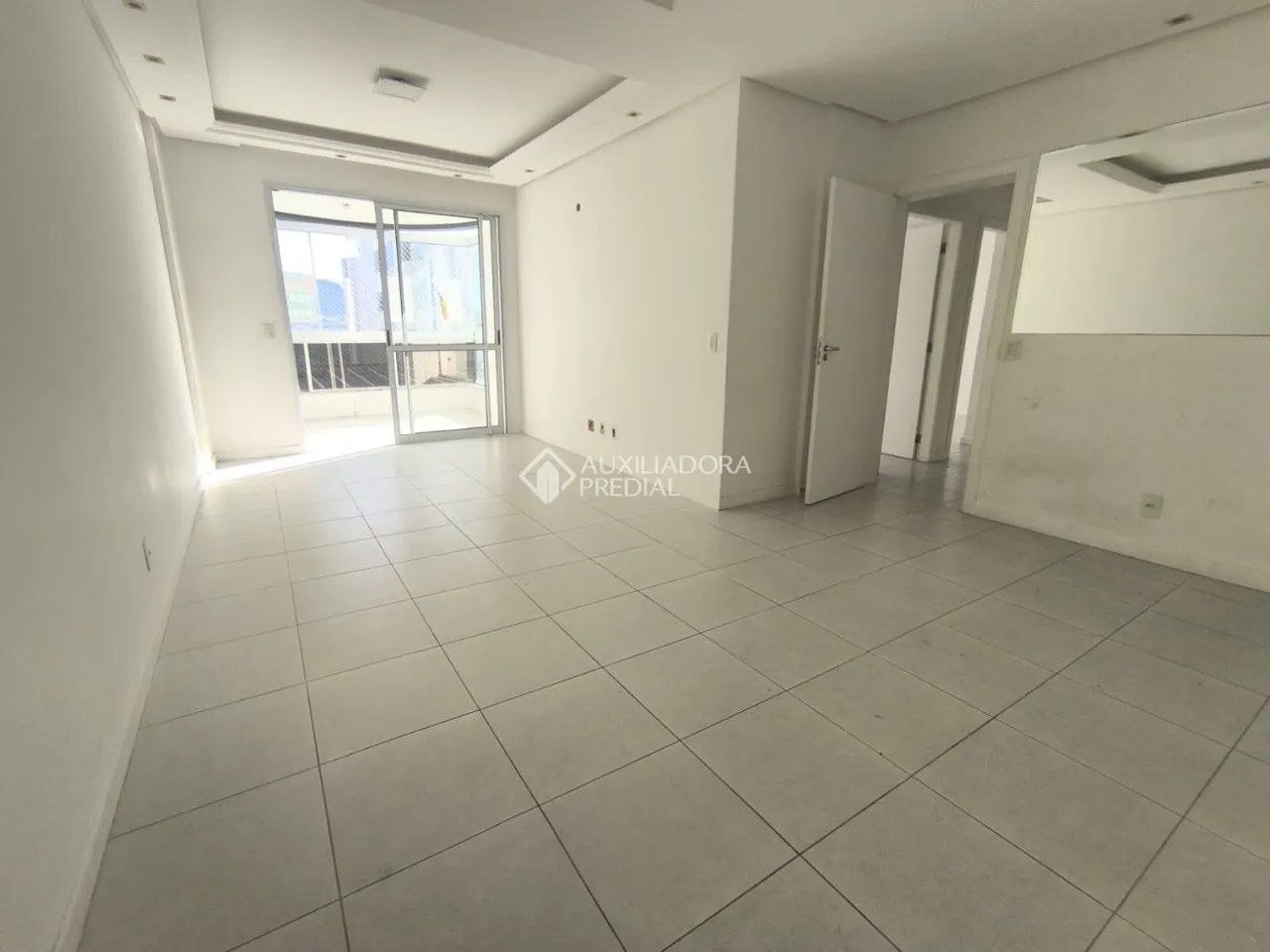 Locação no Itacorubi | Apartamento com 3 Quartos, Suíte e Sacada com Churrasqueira - Foto 2