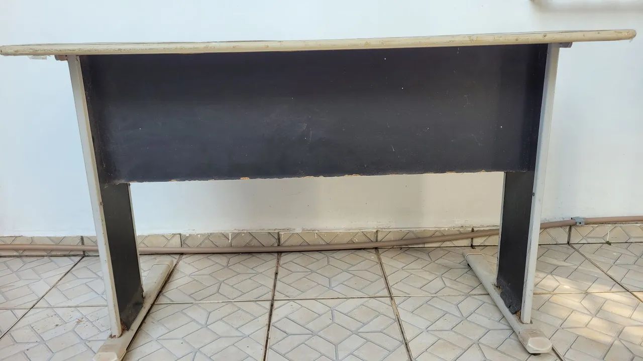 Mesa de escritório para doação 