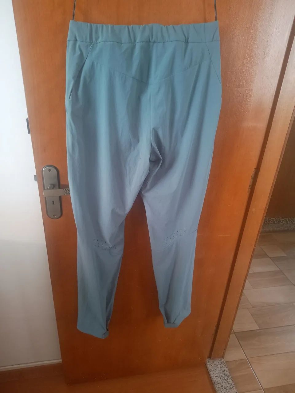 Calça Decathlon Cinza Para Caminhadas - Foto 3