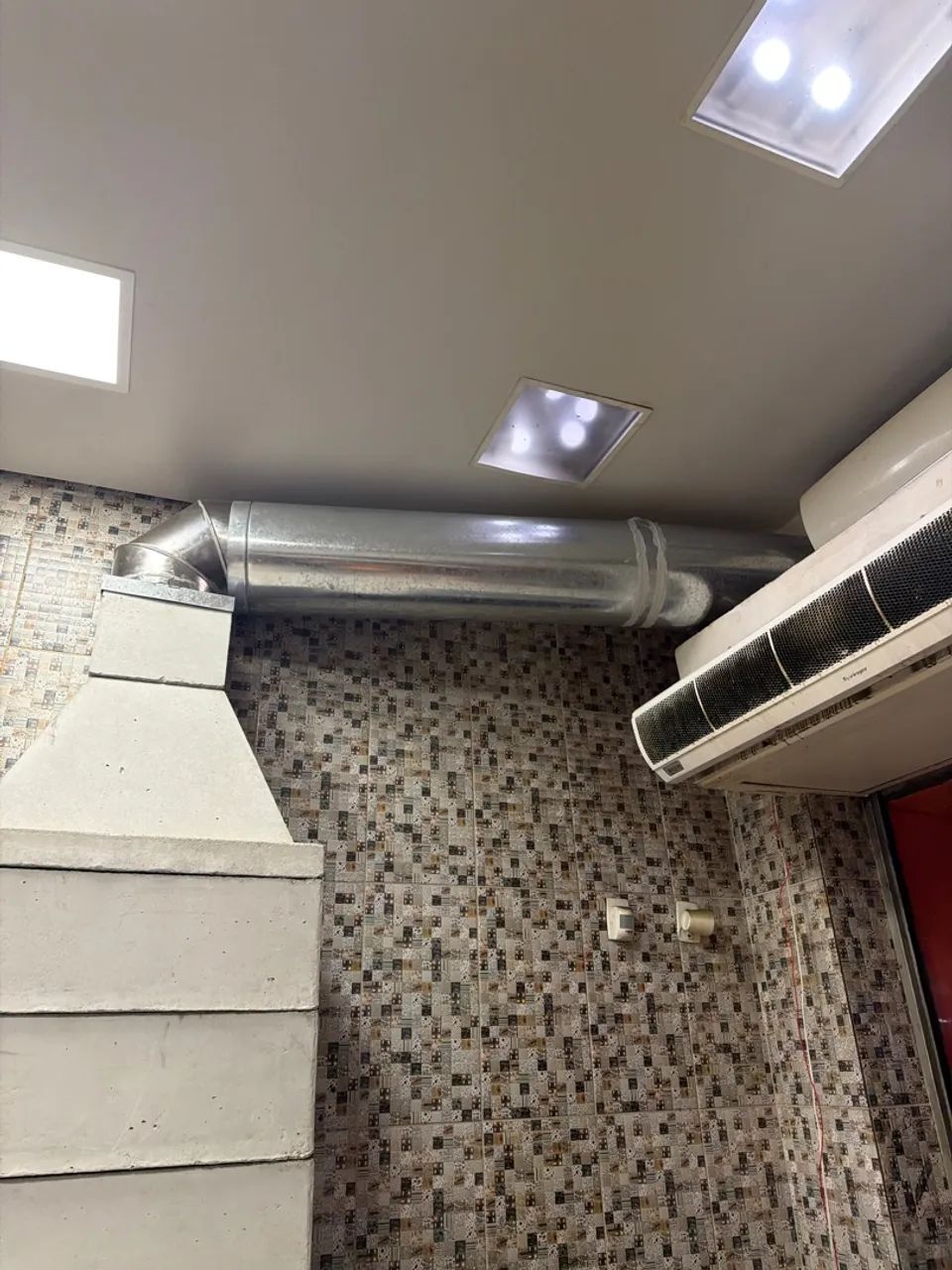 Churrasqueira Pré Moldada com Coifa Nunca Usada  - Foto 2