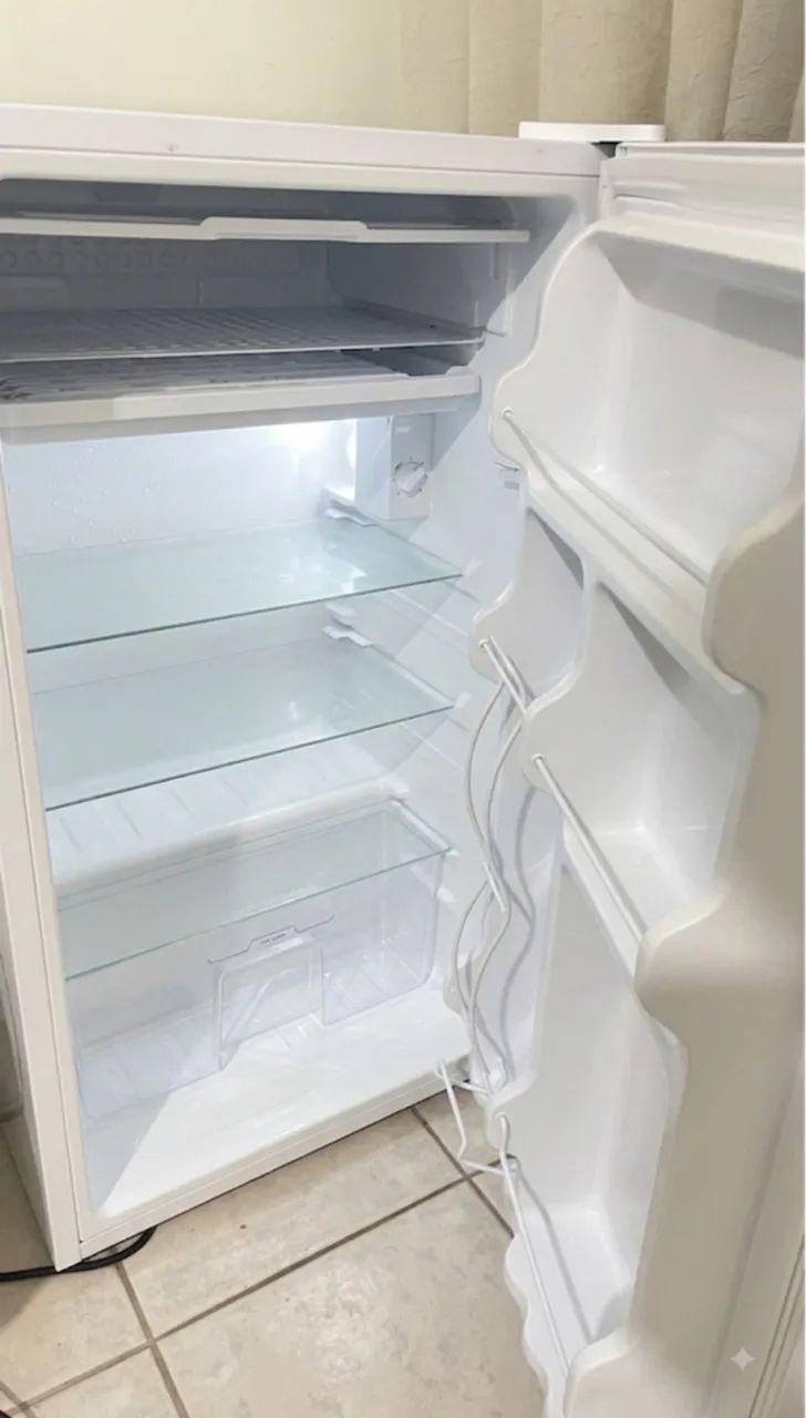 Frigobar Midea 93L