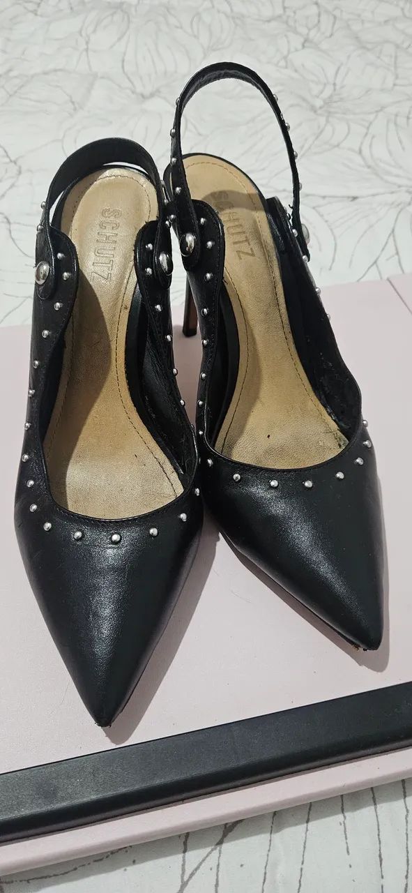 Mule/Scarpin com Tachas Preto? Schutz