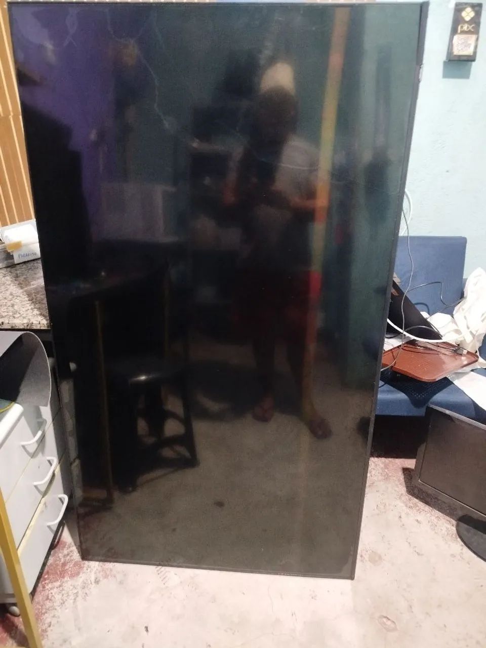 TV led 65 polegadas trincada para retirada de peça