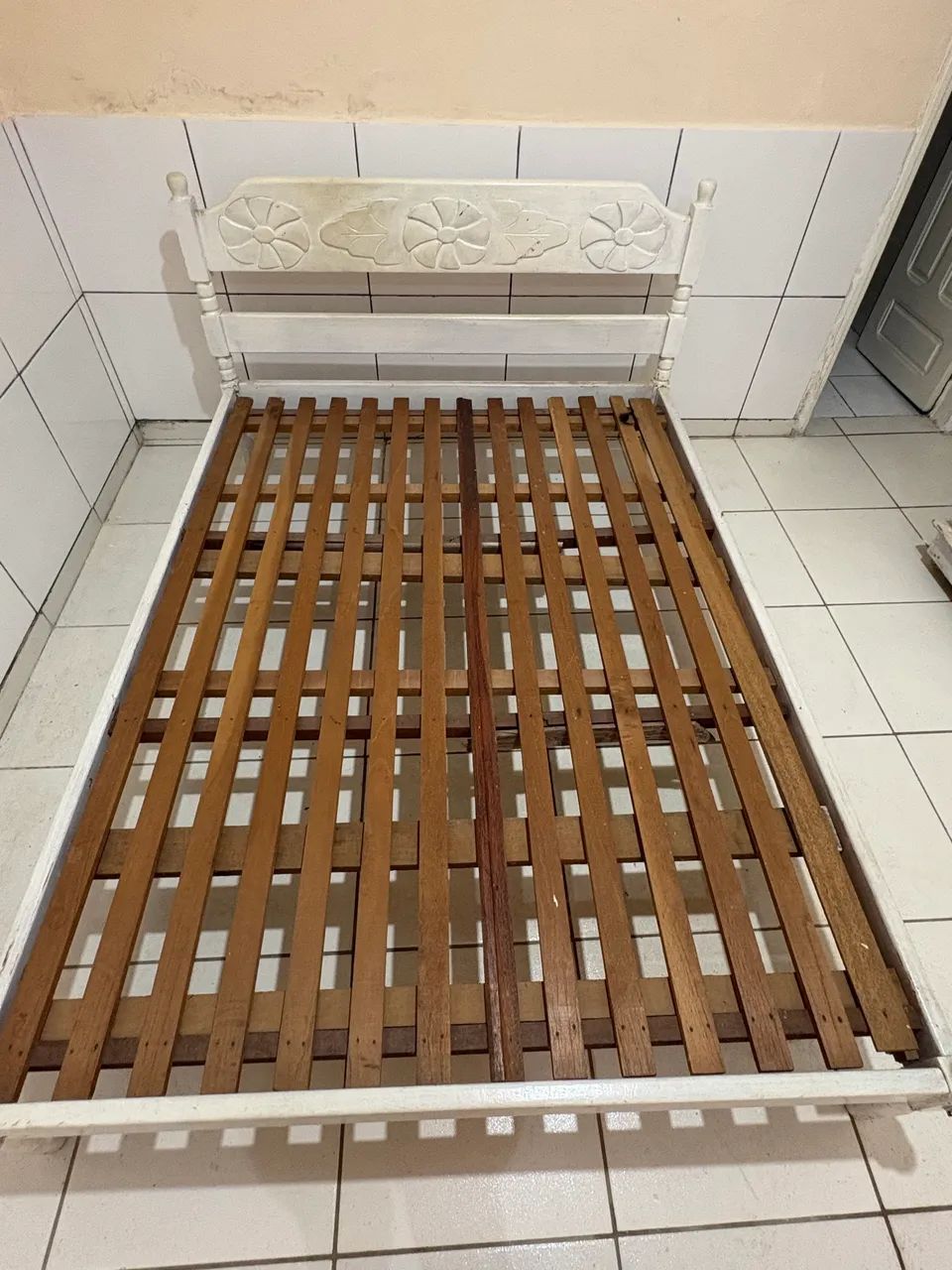 Compra-se base para cama de casal de madeira  - Foto 3