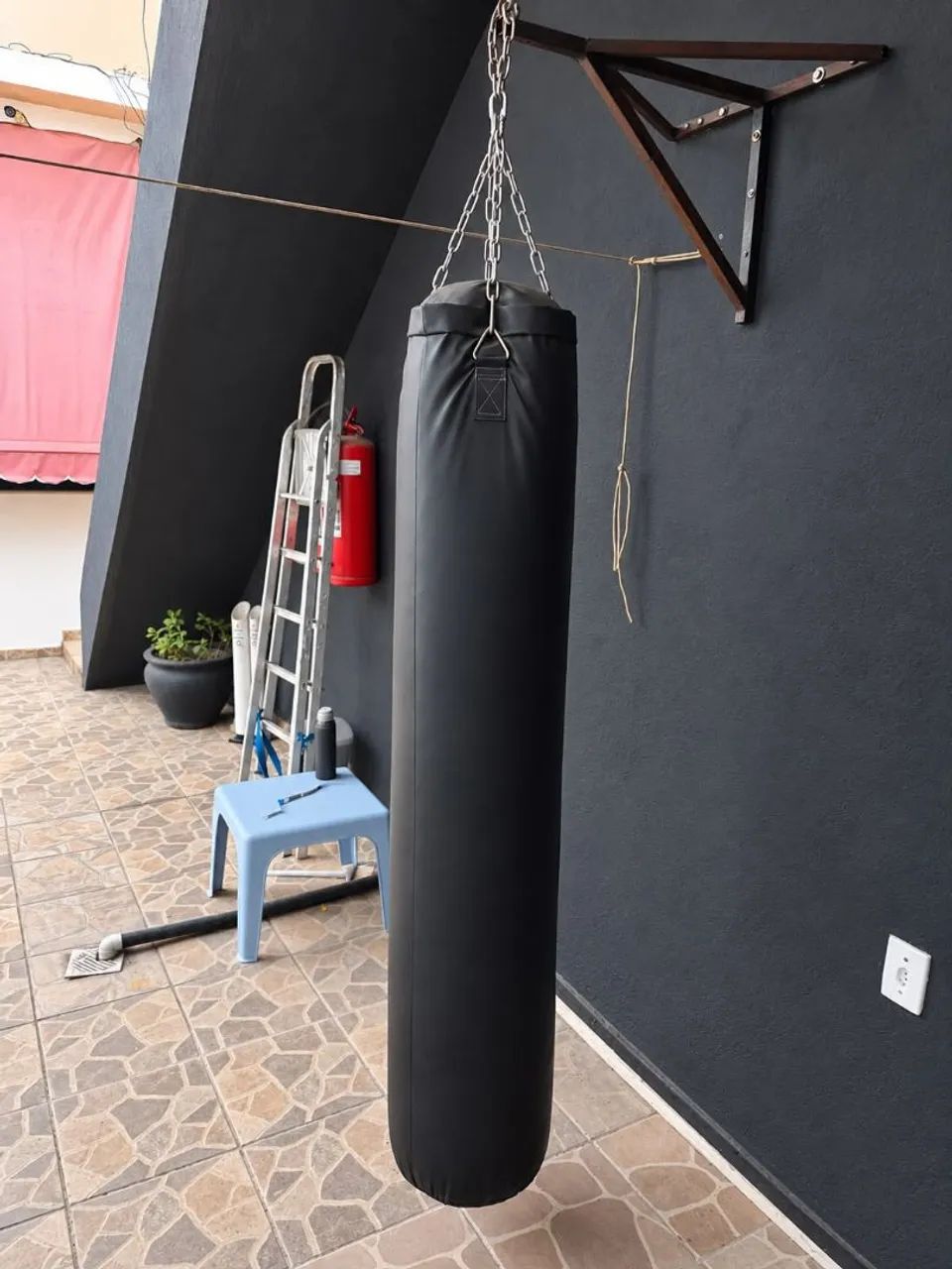 Saco de Pancada Muay Thai e Boxe Grande - Com Correntes e Suporte - Foto 3