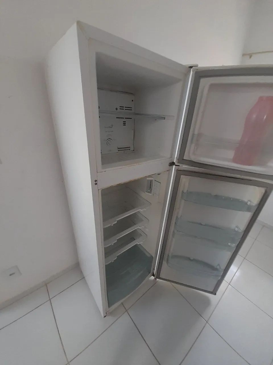 Vende-se geladeira