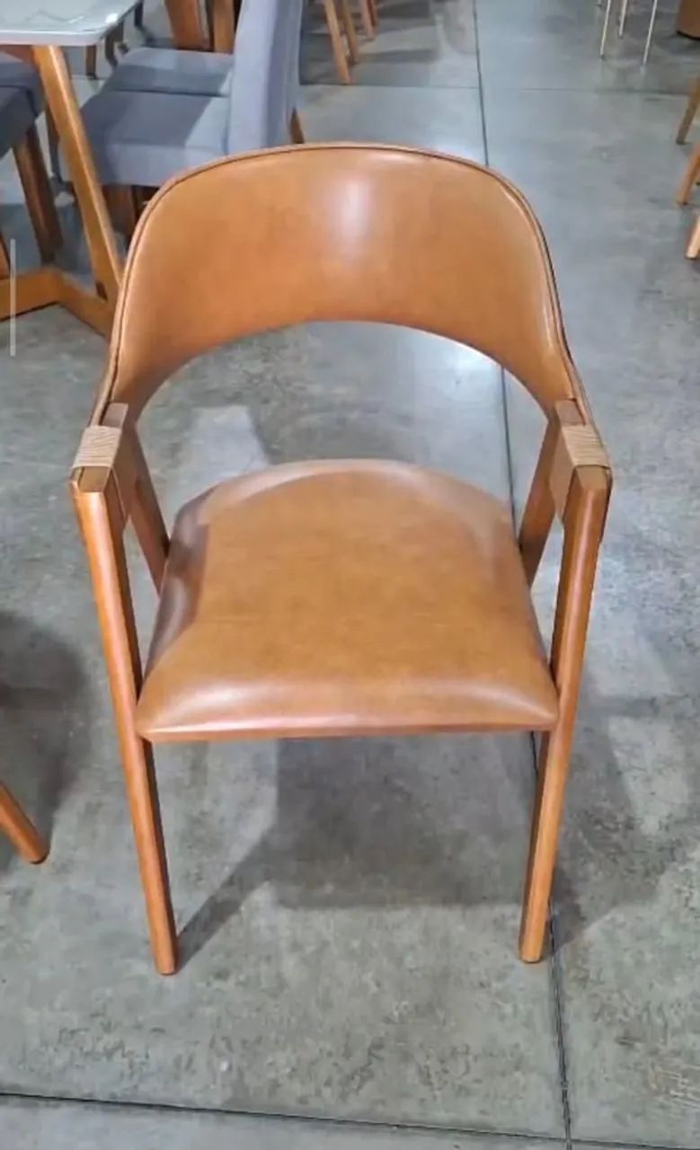 Mesa de jantar redonda 1.20 com 4 cadeiras poltronas - Foto 3