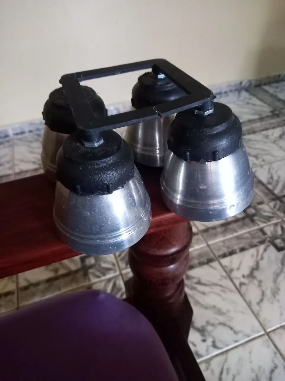 Vendo pés  de geladeira de alumínio novos