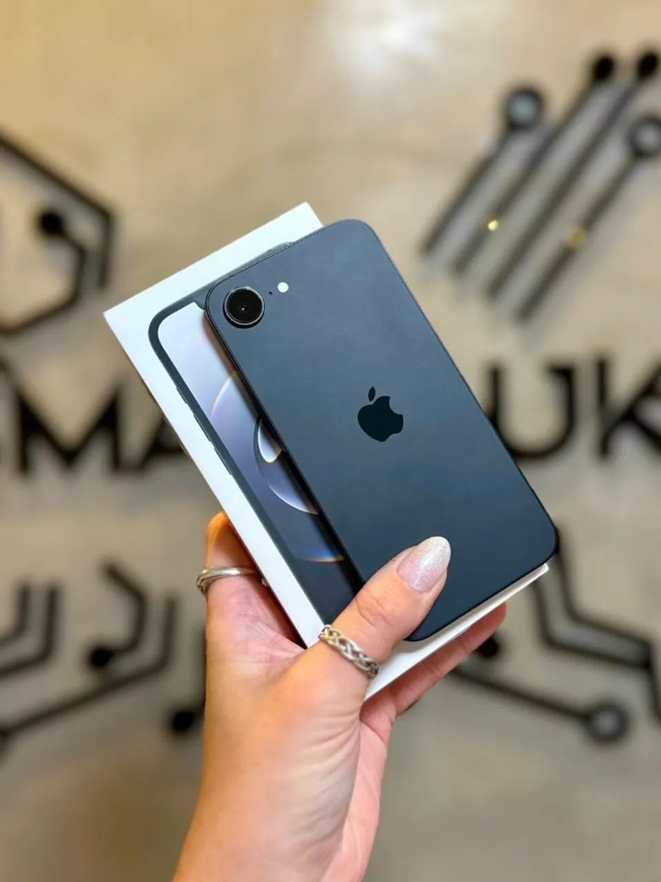  iPhone 16e Black- 128GB (Com Garantia Apple até 07/2027)  - Foto 3