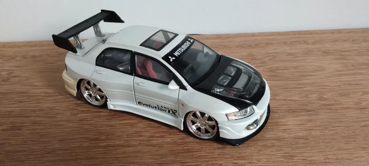 Lanche Evolution IX - escala 1/24