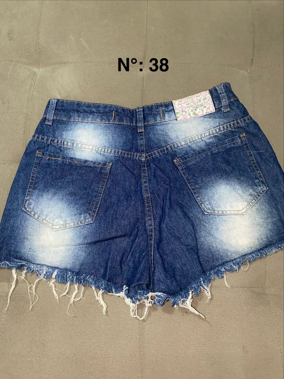 Shorts Jeans (Tamanho 38) - Foto 2