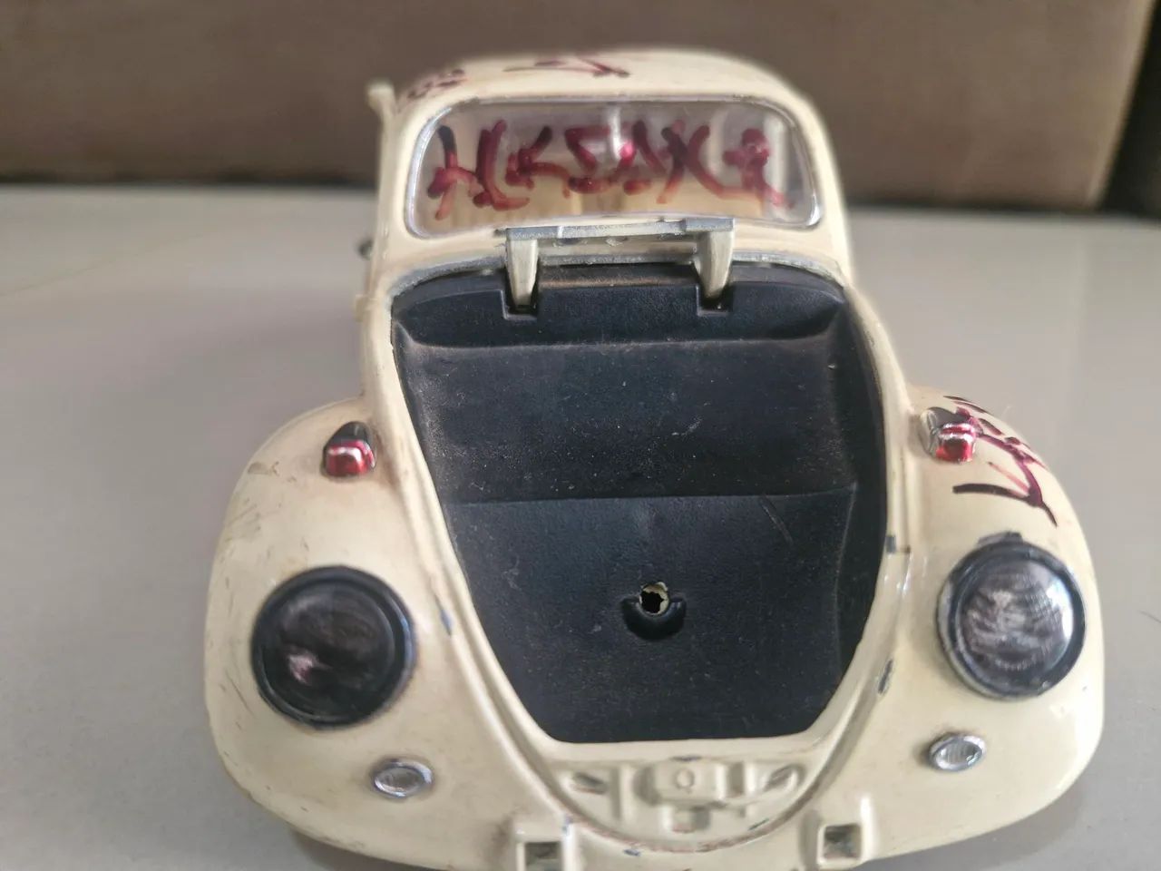 Antiguidade- retirada peças ou restauro - fusca antigo metal
