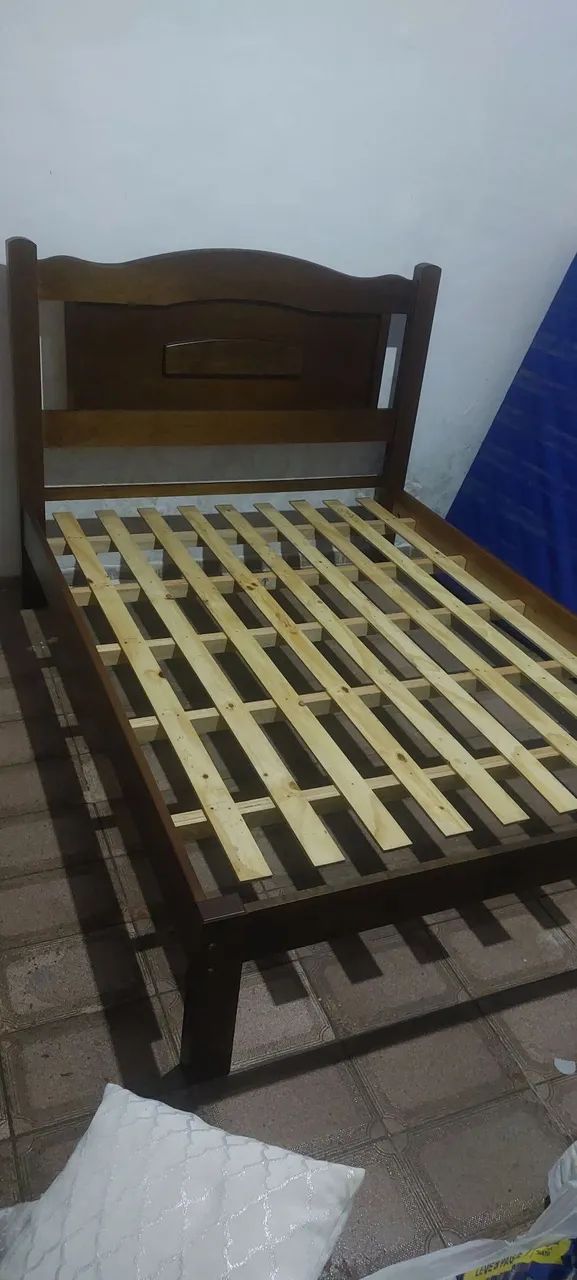 Cama madeira de lei e colchão de casal nova sem uso