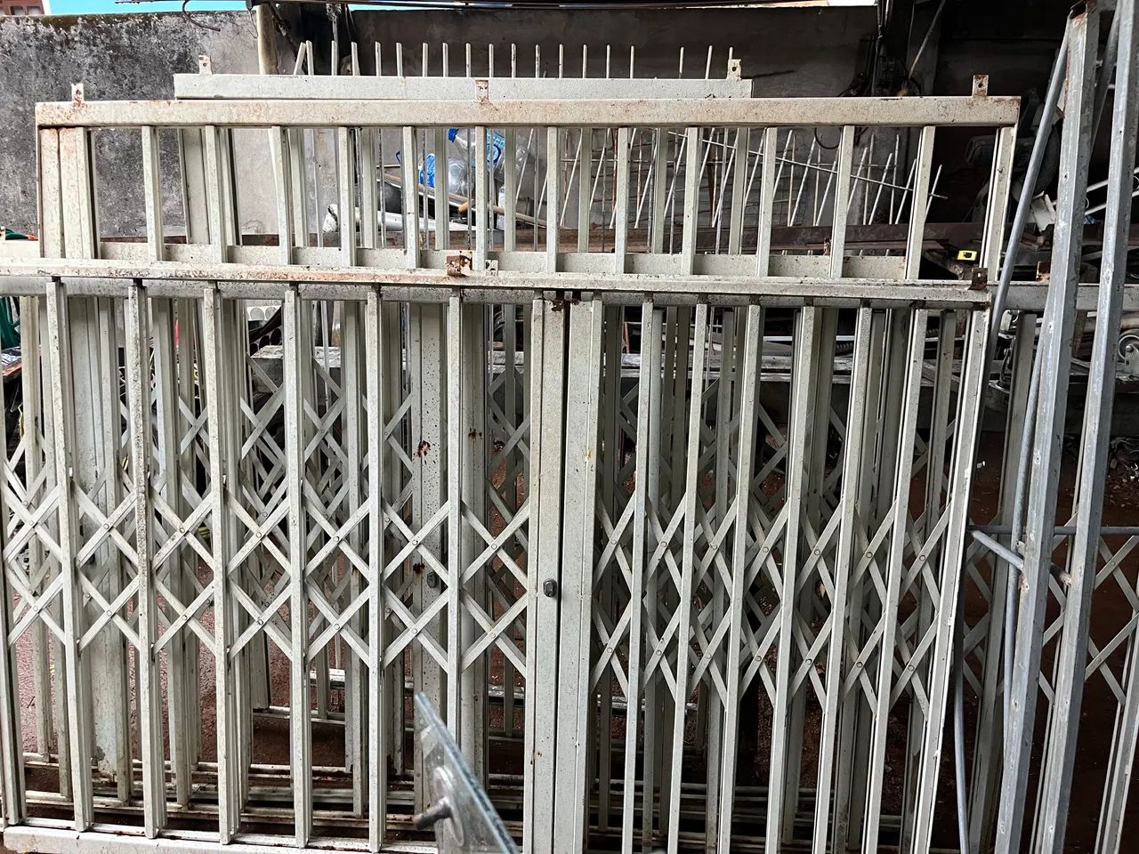 Grades de Janelas Pantográficas 