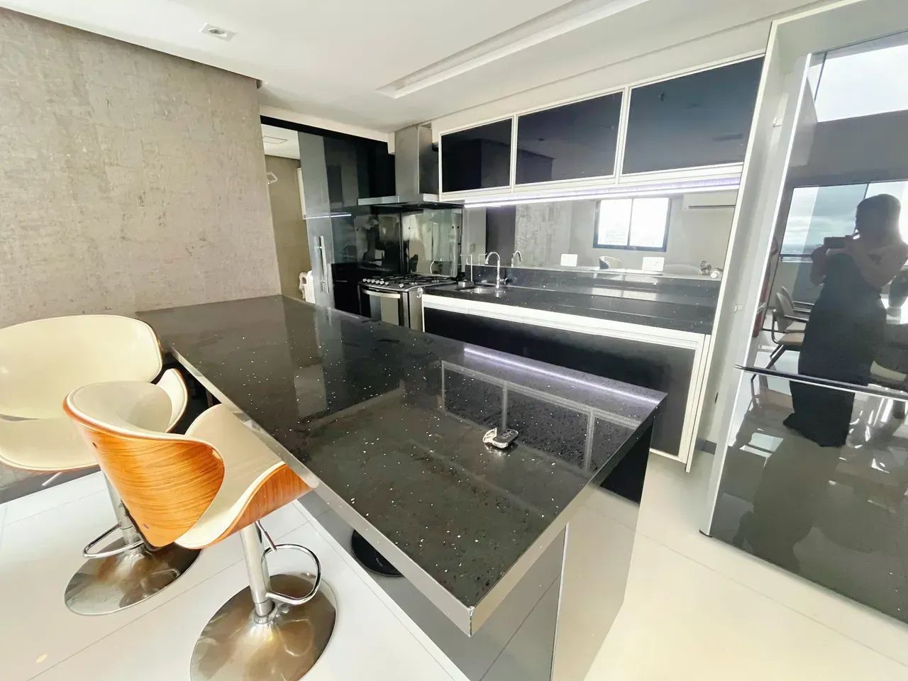 EF - VENDO  APARTAMENTO NO EDIFICIO MERCURE BOULEVARD - 1 SUITE - DUPLEX - MOBILIADO - UMA - Foto 4