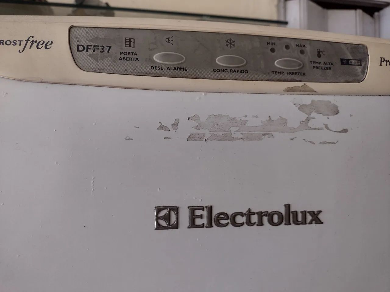 Geladeira Eletrolux ff37 com defeito 
