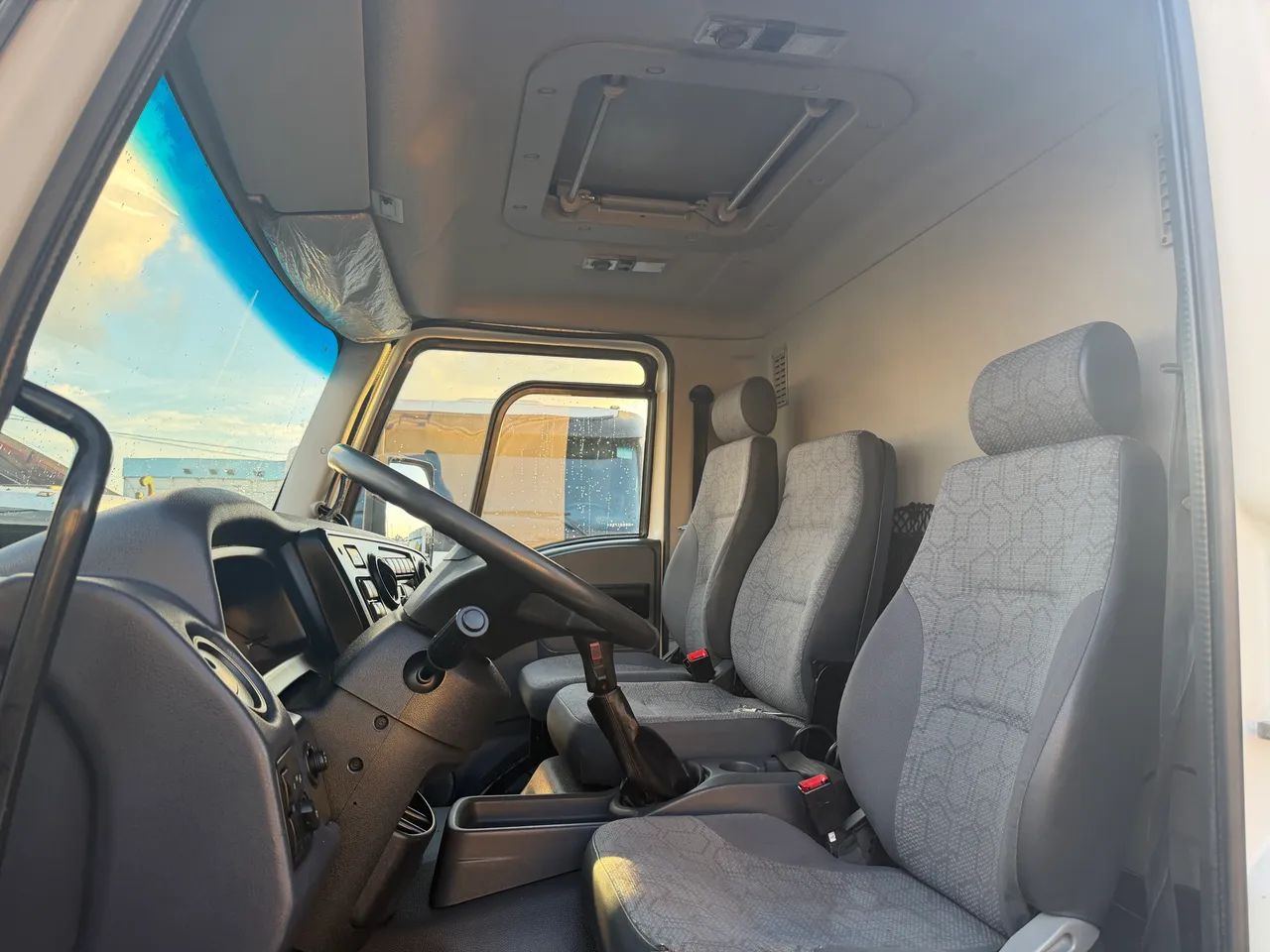 Ford cargo 1319 2016 carroceria completo menor km do Brasil  - Foto 8