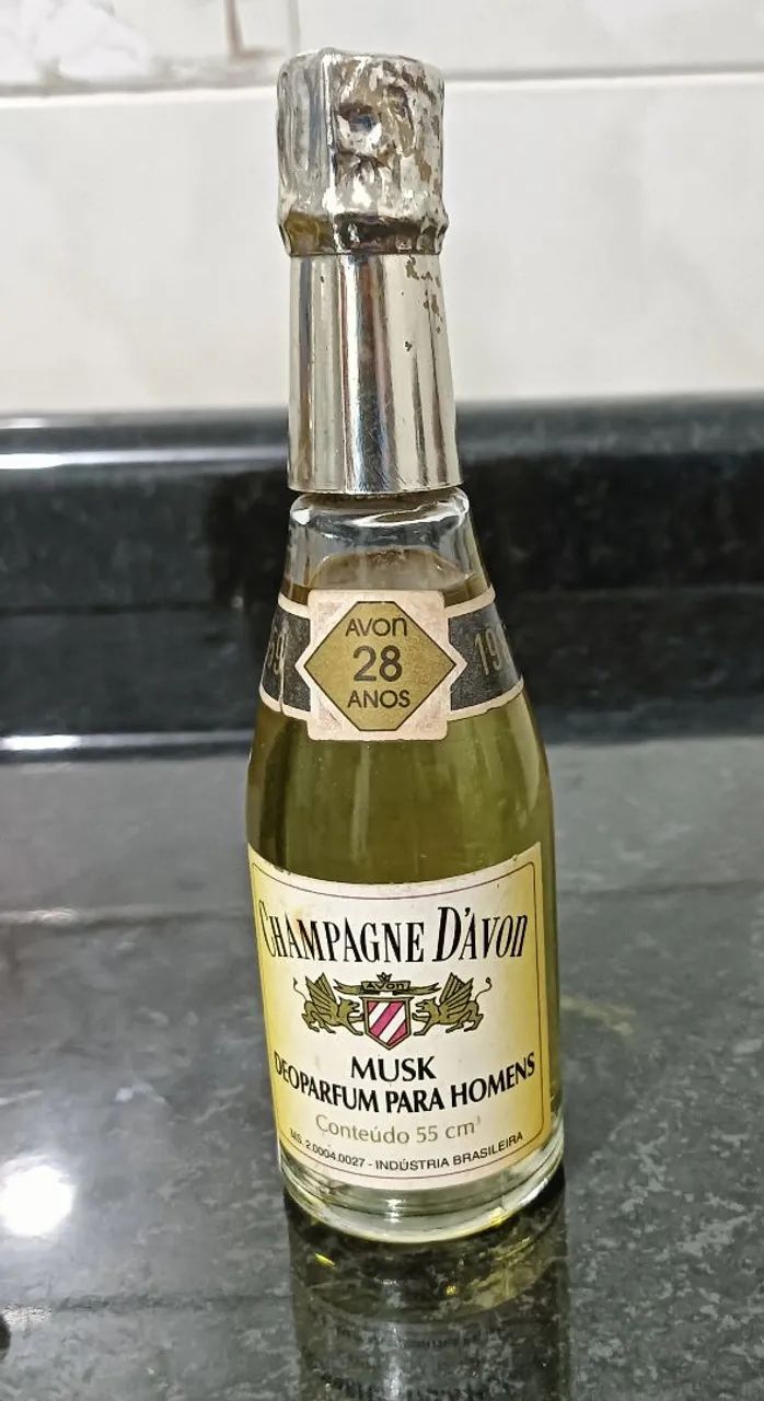 ULTRA RARIDADE COLECIONADOR  EDIÇÃO ESPECIAL CHAMPAGNE D'AVON  28 ANOS LACRADO  - Foto 2
