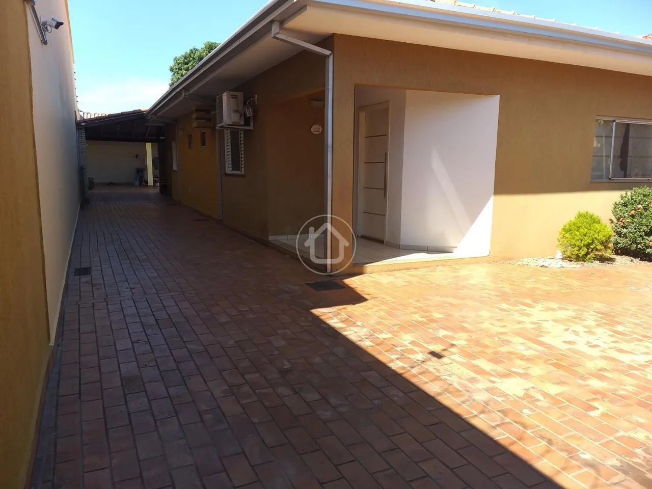 INCRÍVEL CASA 4 QUARTOS SENDO 1 SUÍTE - Foto 2