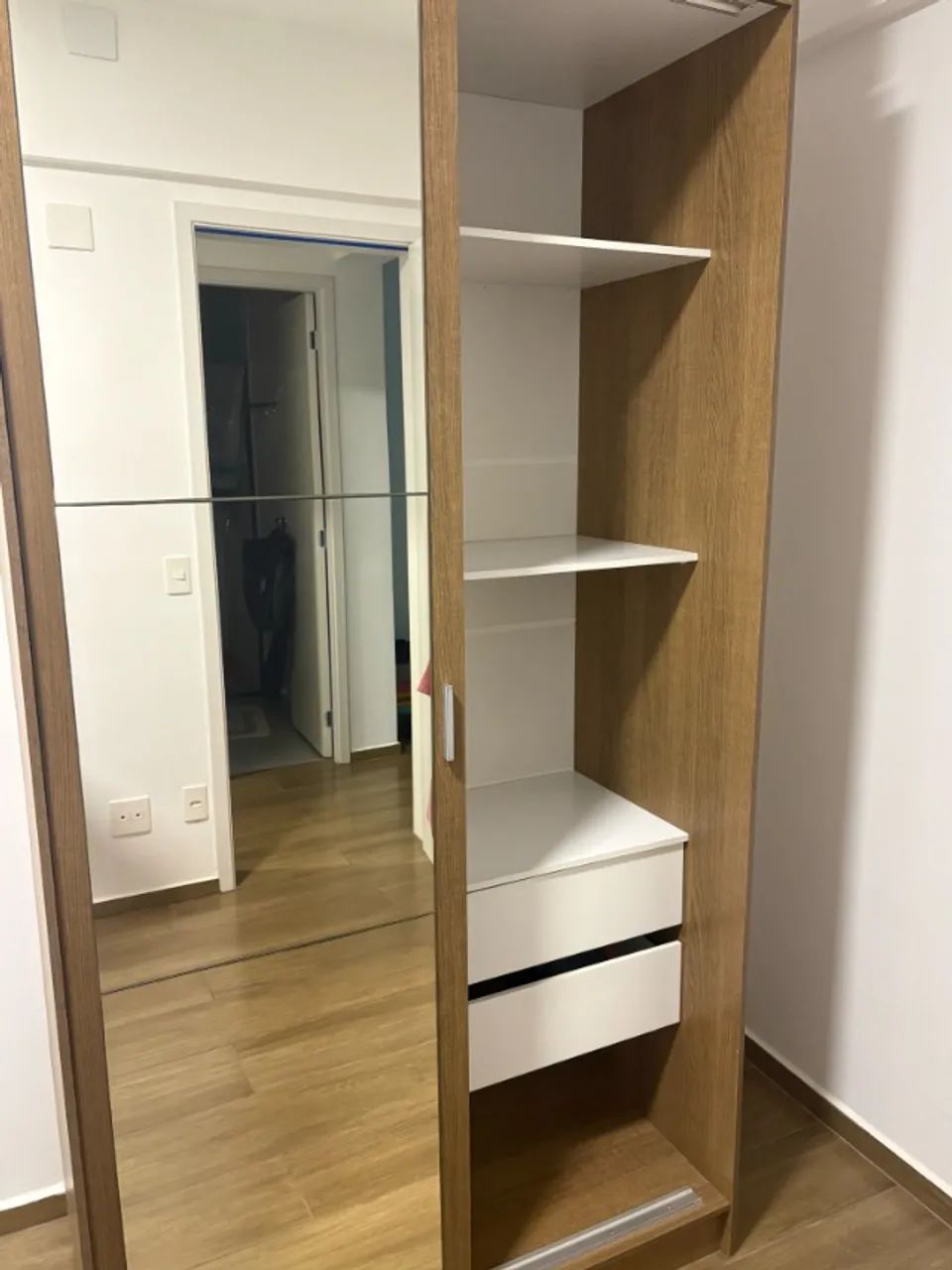 Guarda-roupa com portas de correr e espelho - Foto 5