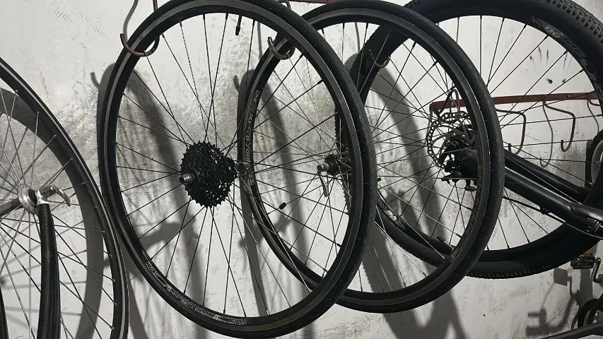 Rodas e pneus 700 speed com cassete de 8v e blocagens