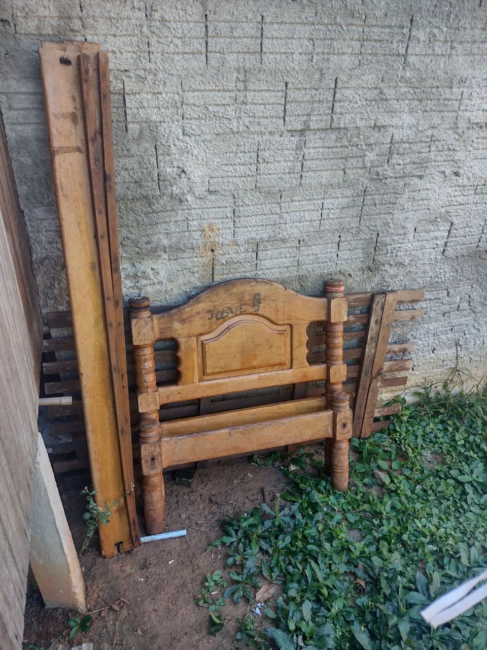 Vende-se cama de solteiro 