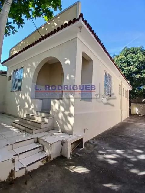 Praça Major Aderbal Costa excelente casa 4 quartos. - Foto 2