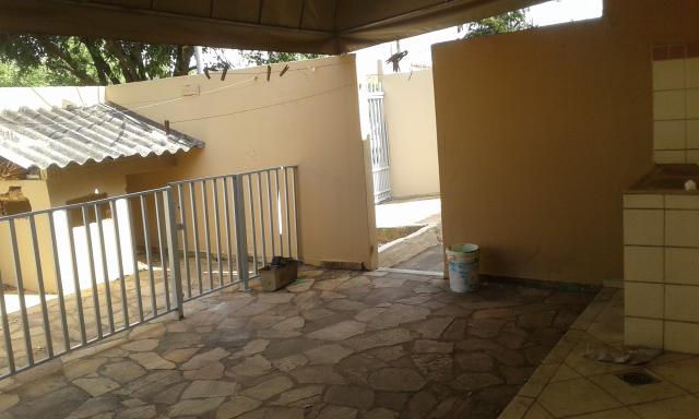 Casa no Jardim Itália c/ Guarita de segurança na Rua - Foto 2