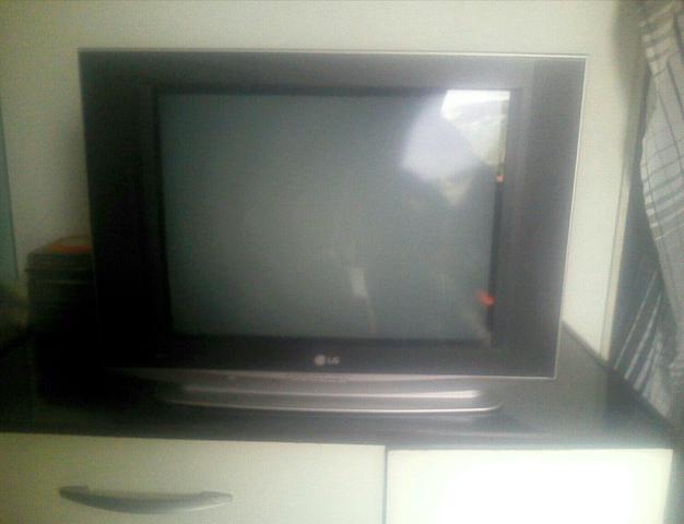 TV LG - 20" tubo - Apenas R$ 280,00 - Foto 2
