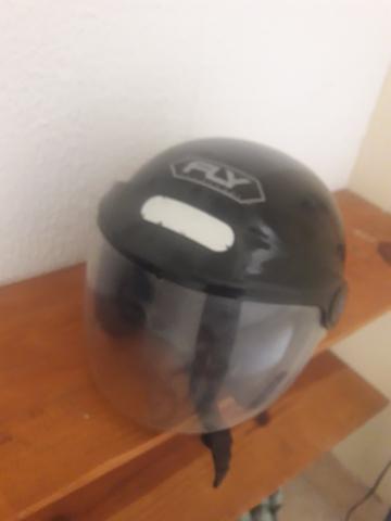 Capacetes Pretos