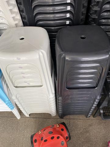 Banqueta 12 reais a unidade