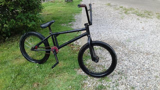Vendo BMX com quadro DK - Foto 3