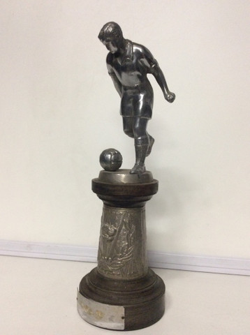 Troféu antigo  futebol  - Foto 2