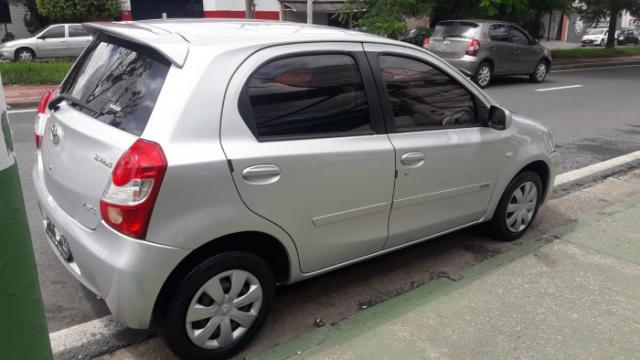 Toyota etios hatch 2013 1.3 xs 16v flex 4p manual - Foto 2