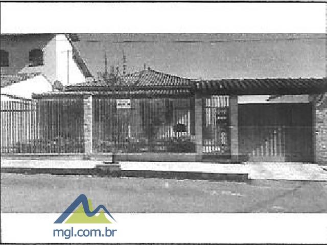 E) Casa com 4 quartos na cidade de São João Del Rei/MG