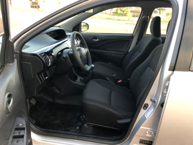 TOYOTA ETIOS XLS 1.5 Ano 13/14 - Foto 5