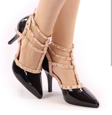 scarpin preto com tachas