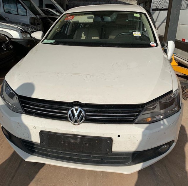 Vw Jetta 2012 Capo Motor Airbag Cambio Mecanica Farol Suspensão Porta Sucata