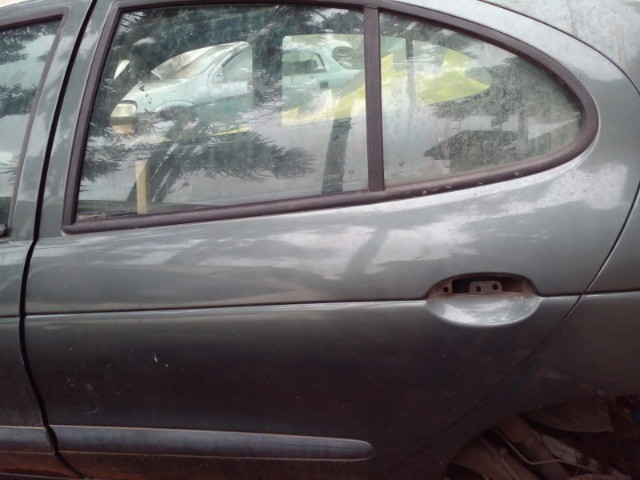 Porta esquerda dianteira e traseira renault megane  - Foto 4