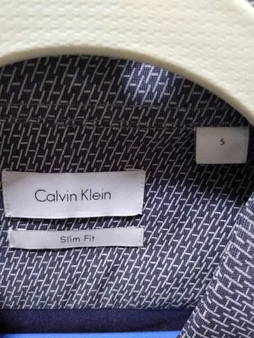 2 Camisas Manga Longa Calvin Klein GG Slim pelo preço de uma