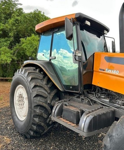 Trator Valtra BH 180