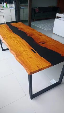 Mesa de jantar em madeira resina